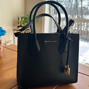 Michael Kors - Mercer Medium Leather Messenger Crossbody Handbag